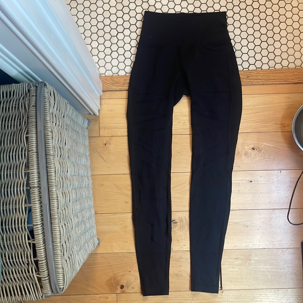 Women Lululemon Mesh Legging Size 4 black